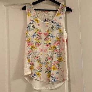 sleeveless print floral top, L
So soft and comfortable